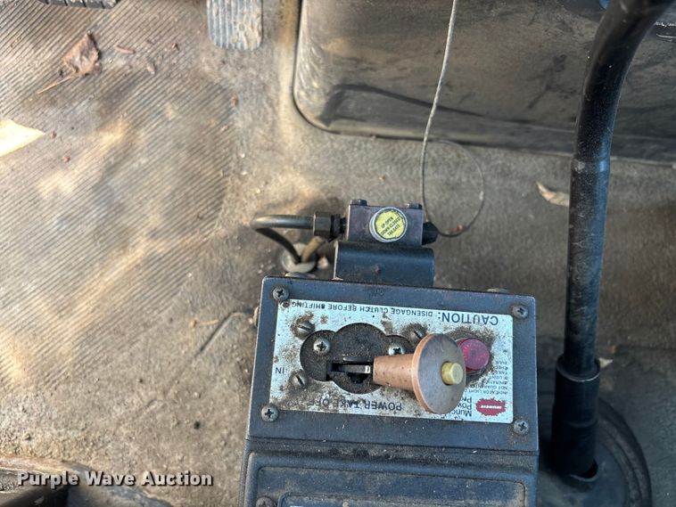 image for item DU0452 2003 International 4300 dump truck