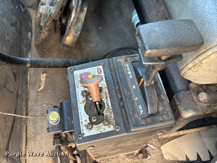 image for item DU0452 2003 International 4300 dump truck