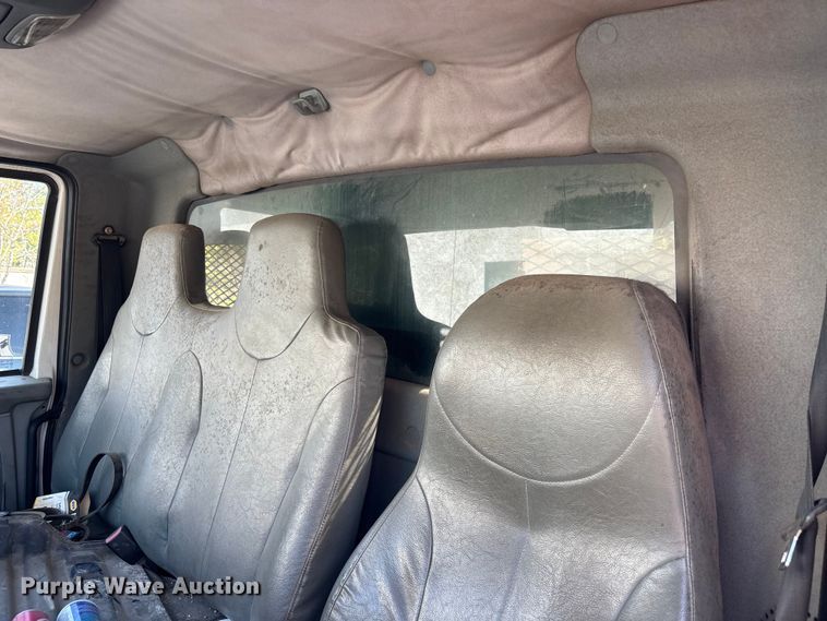 image for item DU0452 2003 International 4300 dump truck