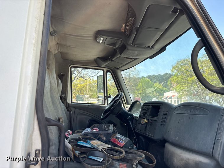 image for item DU0452 2003 International 4300 dump truck