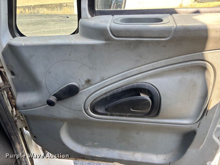 image for item DU0452 2003 International 4300 dump truck