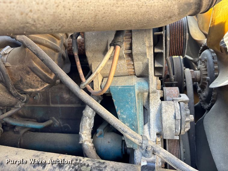 image for item DU0452 2003 International 4300 dump truck