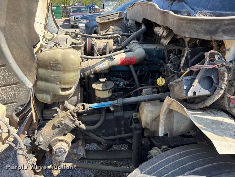 image for item DU0452 2003 International 4300 dump truck