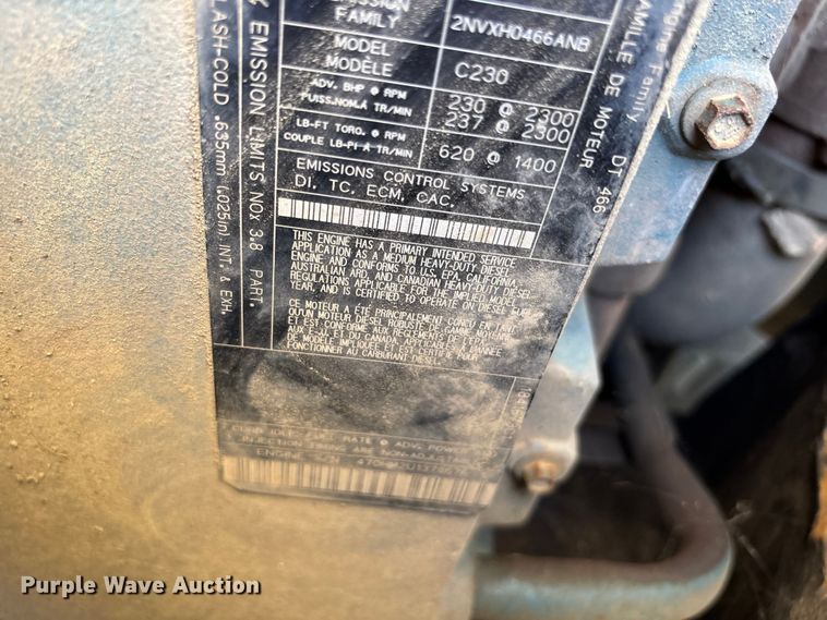 image for item DU0452 2003 International 4300 dump truck