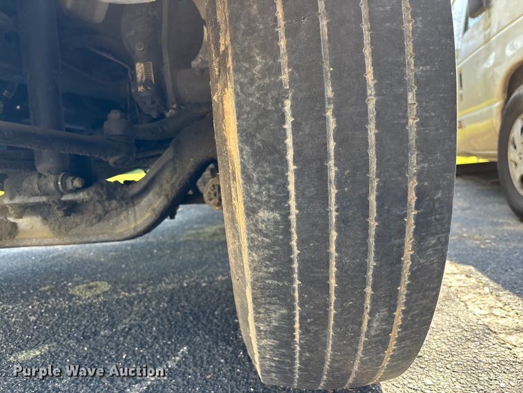 image for item DU0452 2003 International 4300 dump truck