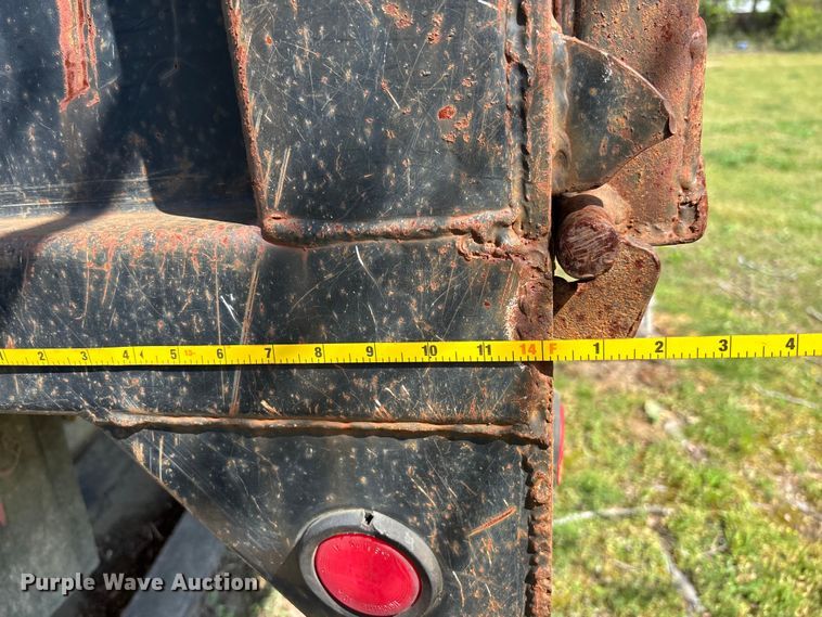 image for item DU0452 2003 International 4300 dump truck