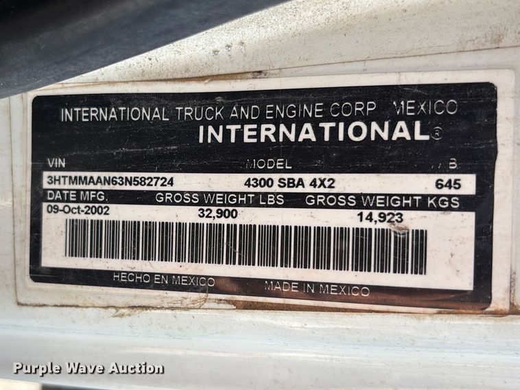 image for item DU0452 2003 International 4300 dump truck