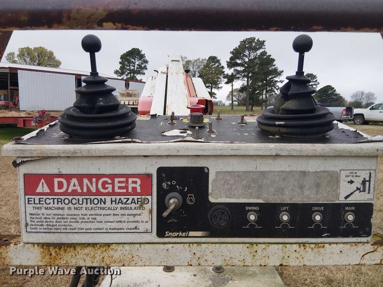 image for item DU3047 2007 Snorkel TB60 boom lift