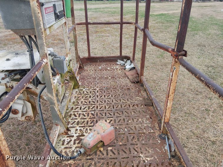 image for item DU3047 2007 Snorkel TB60 boom lift