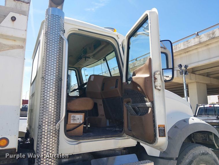 image for item DU3103 2017 Mack Granite GU713 dump truck