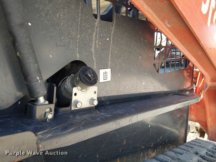 image for item DU3104 2022 Kubota SVL75-2 tracked skid steer loader