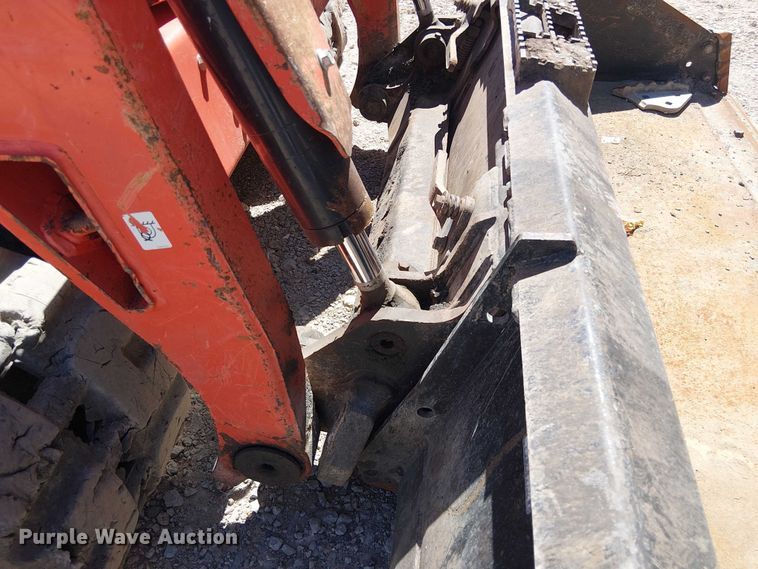 image for item DU3104 2022 Kubota SVL75-2 tracked skid steer loader