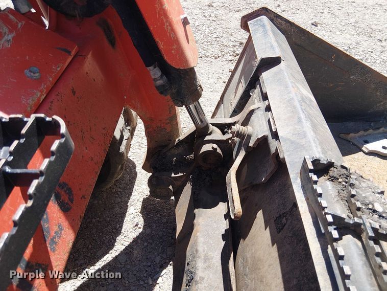 image for item DU3104 2022 Kubota SVL75-2 tracked skid steer loader