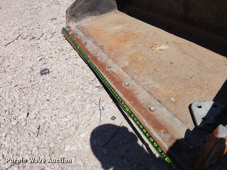 image for item DU3104 2022 Kubota SVL75-2 tracked skid steer loader