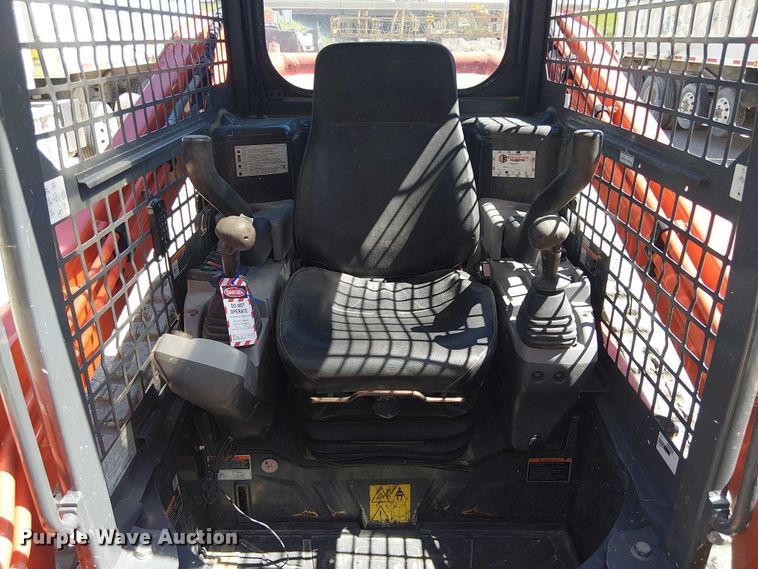 image for item DU3104 2022 Kubota SVL75-2 tracked skid steer loader