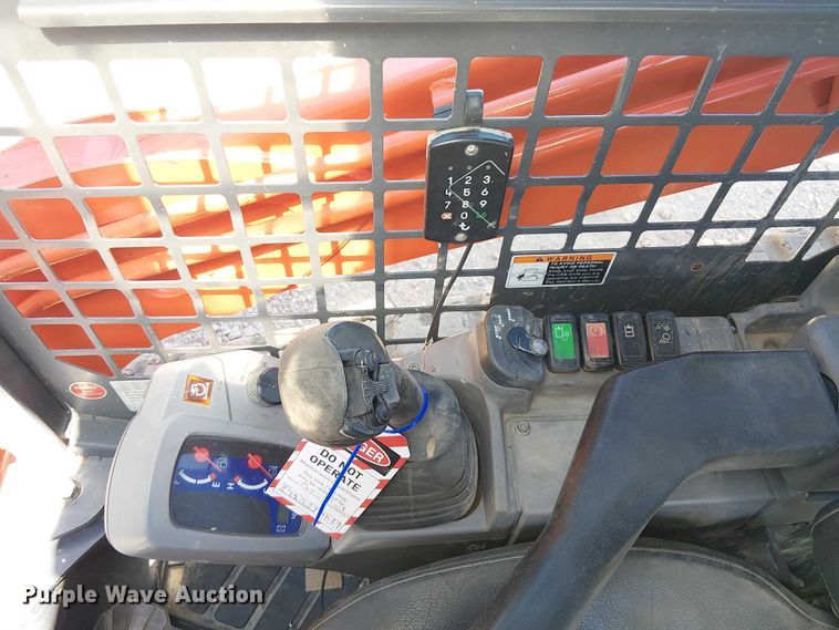 image for item DU3104 2022 Kubota SVL75-2 tracked skid steer loader