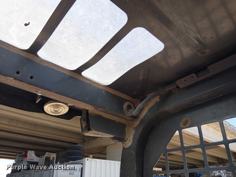 image for item DU3104 2022 Kubota SVL75-2 tracked skid steer loader