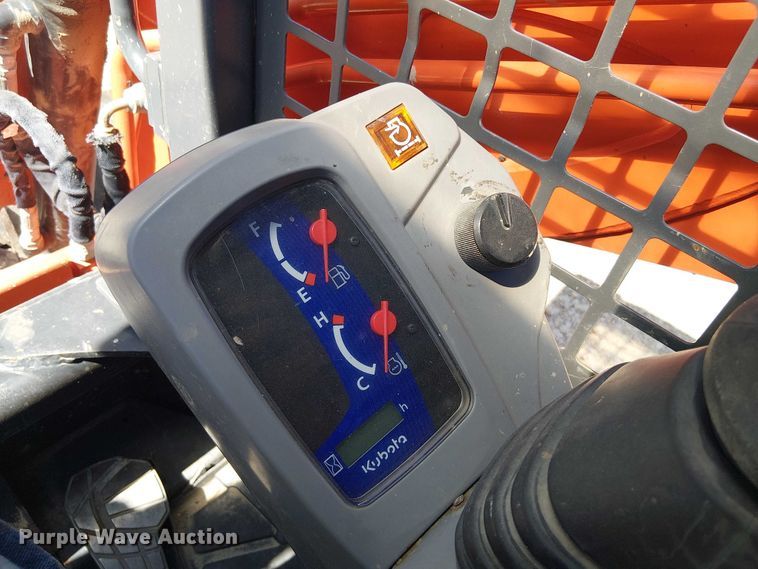 image for item DU3104 2022 Kubota SVL75-2 tracked skid steer loader