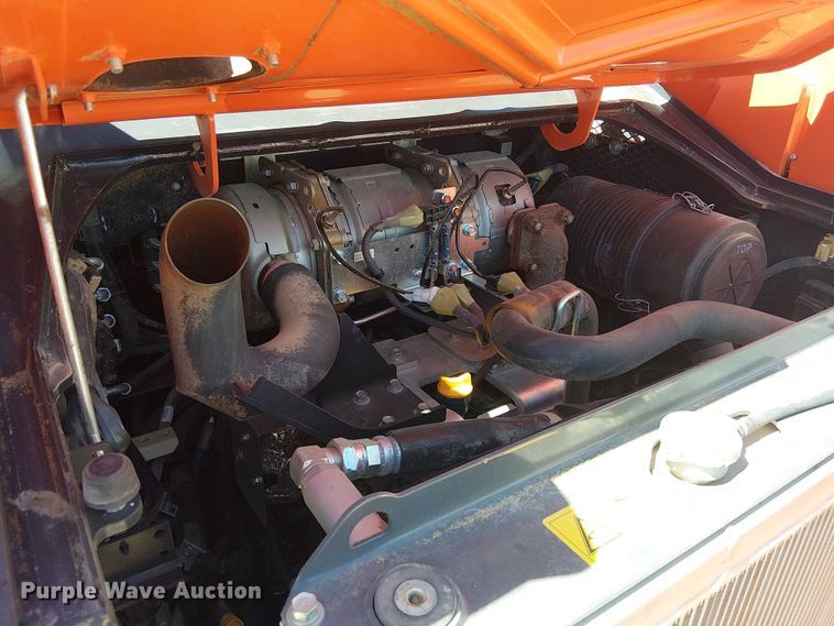 image for item DU3104 2022 Kubota SVL75-2 tracked skid steer loader