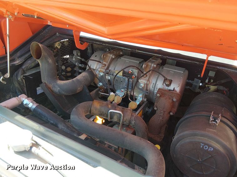 image for item DU3104 2022 Kubota SVL75-2 tracked skid steer loader