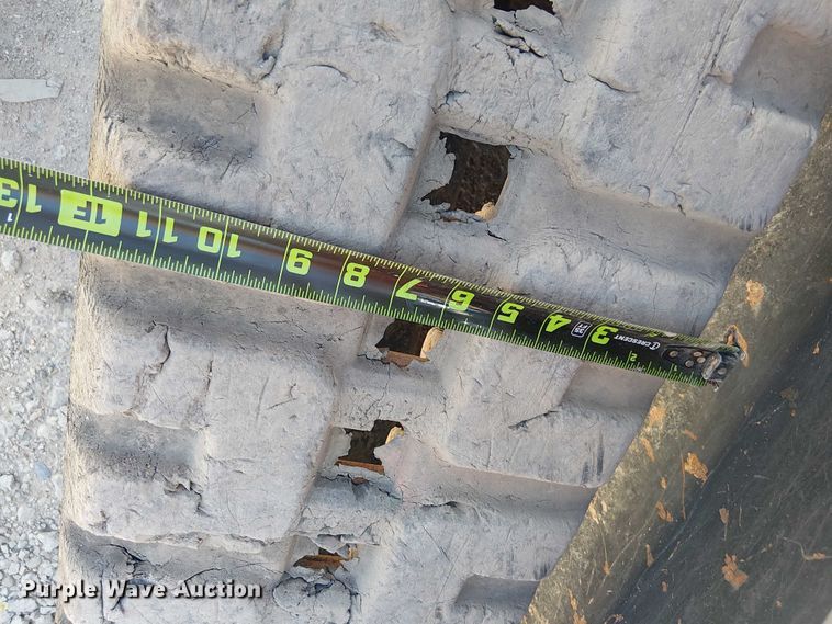 image for item DU3104 2022 Kubota SVL75-2 tracked skid steer loader