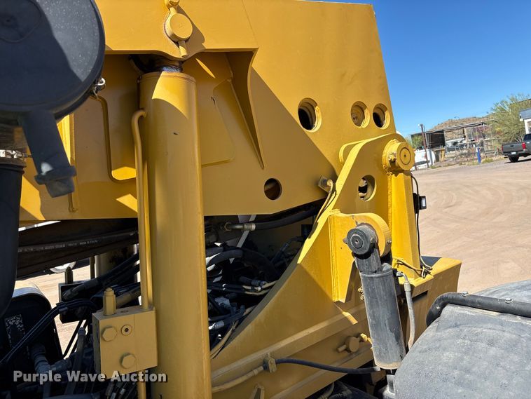 image for item DW1281 2007 Caterpillar TL1255 telehandler