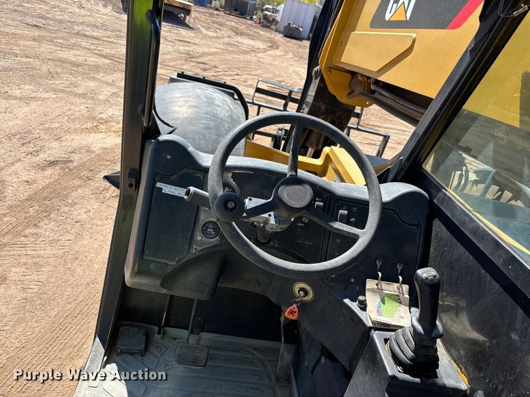 image for item DW1281 2007 Caterpillar TL1255 telehandler