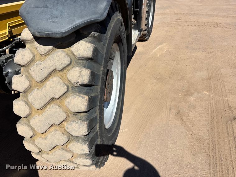 image for item DW1281 2007 Caterpillar TL1255 telehandler