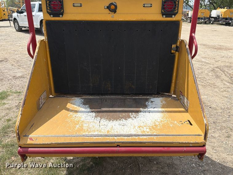 image for item DX5961 2012 Vermeer BC1000XL wood chipper