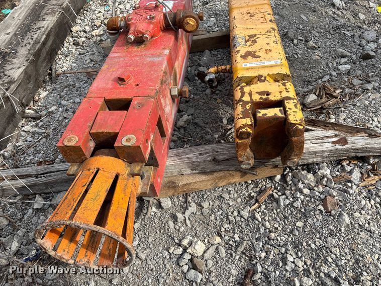 image for item DZ3972 (2) crane pile driver attachments