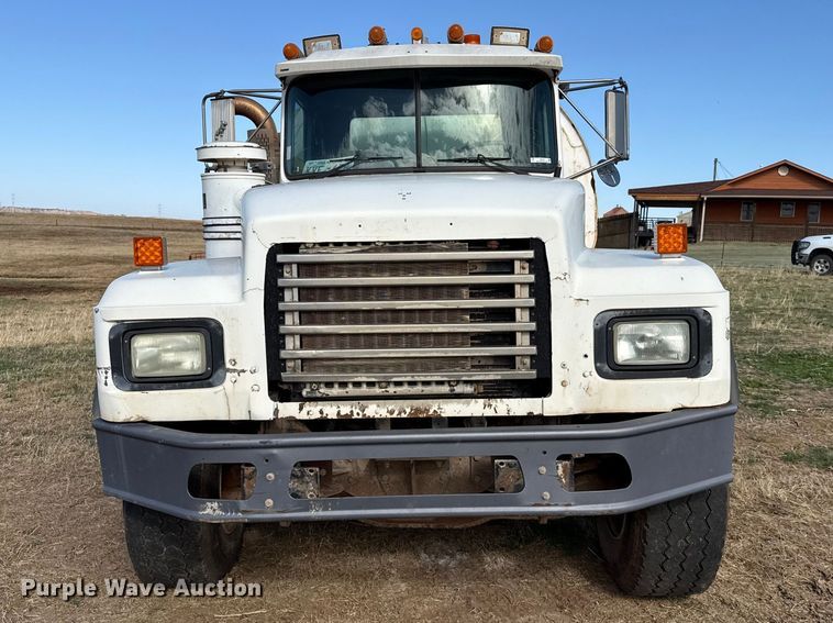 image for item DZ5197 1997 Mack RD690S water truck