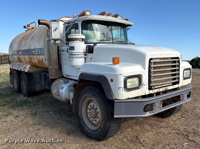 image for item DZ5197 1997 Mack RD690S water truck