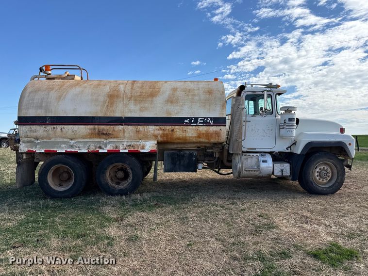 image for item DZ5197 1997 Mack RD690S water truck