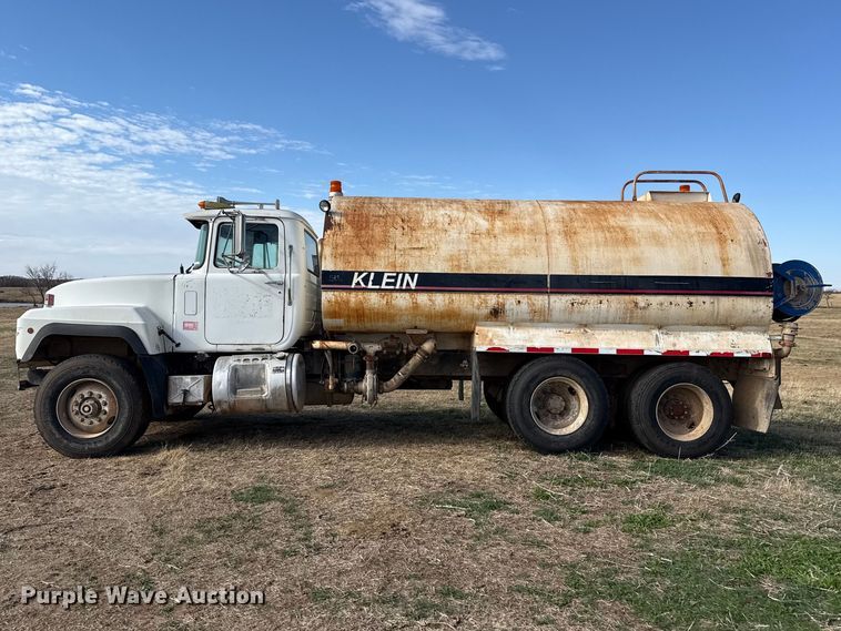 image for item DZ5197 1997 Mack RD690S water truck