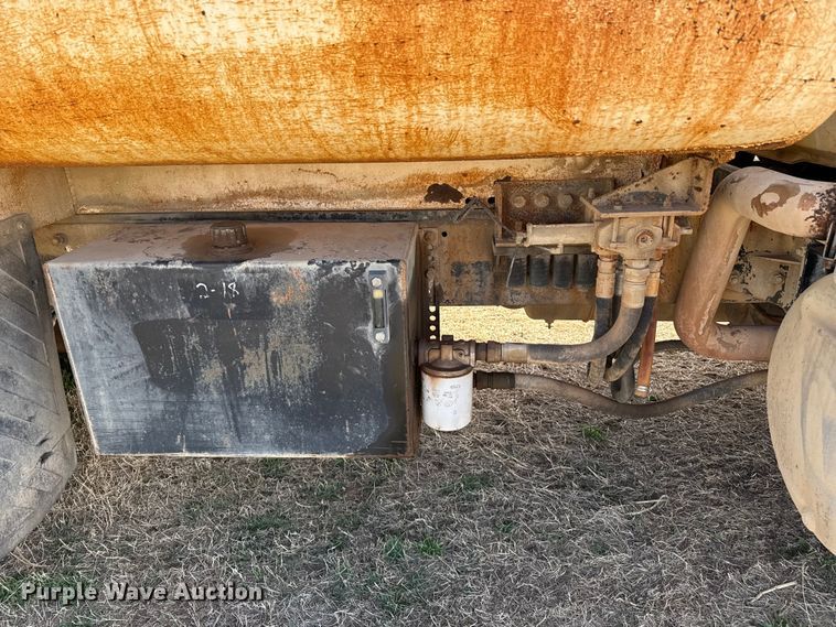 image for item DZ5197 1997 Mack RD690S water truck