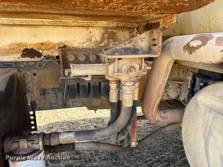 image for item DZ5197 1997 Mack RD690S water truck