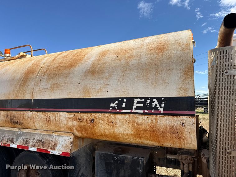 image for item DZ5197 1997 Mack RD690S water truck