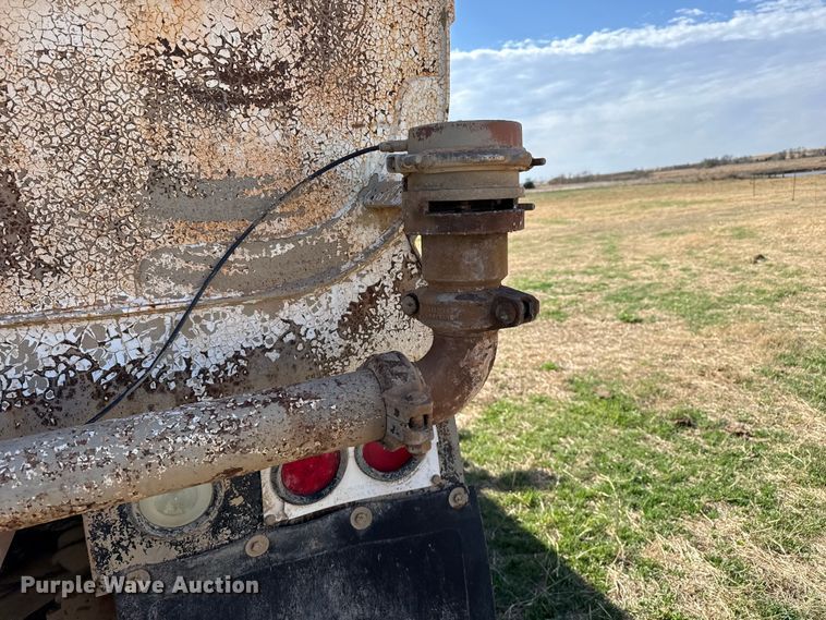 image for item DZ5197 1997 Mack RD690S water truck