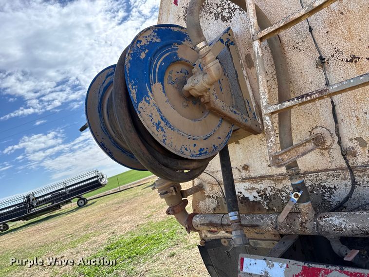 image for item DZ5197 1997 Mack RD690S water truck