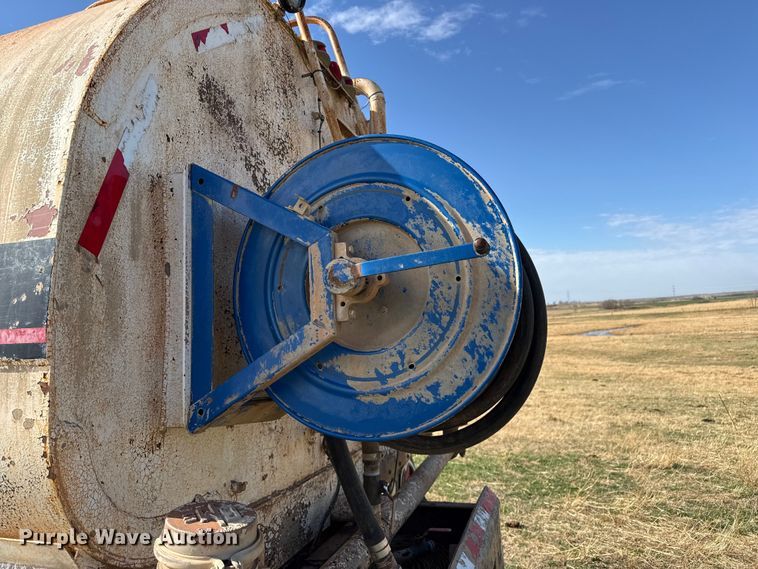 image for item DZ5197 1997 Mack RD690S water truck