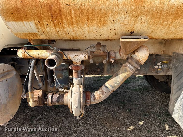 image for item DZ5197 1997 Mack RD690S water truck