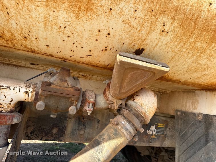 image for item DZ5197 1997 Mack RD690S water truck