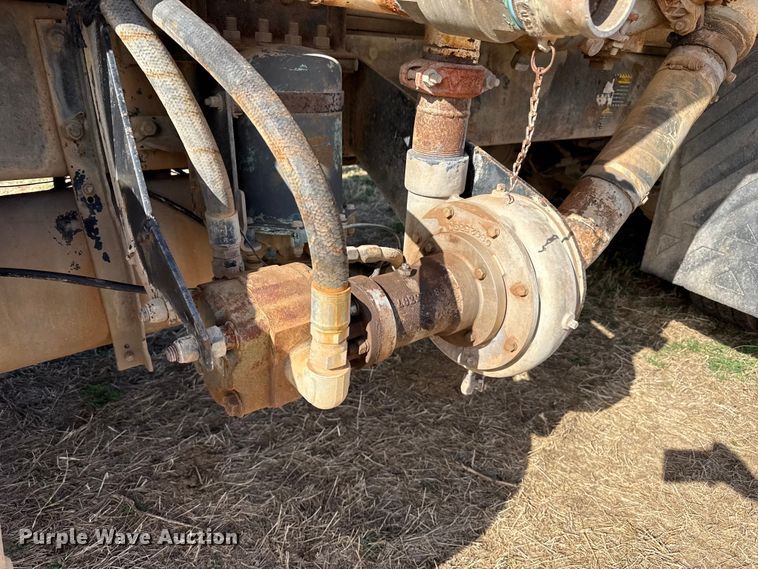 image for item DZ5197 1997 Mack RD690S water truck