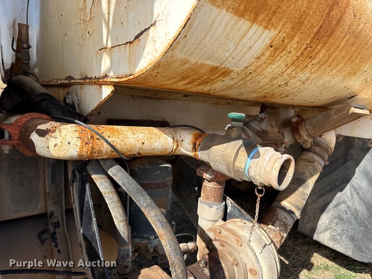 image for item DZ5197 1997 Mack RD690S water truck