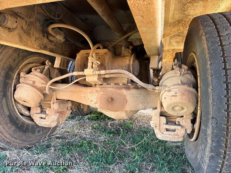 image for item DZ5197 1997 Mack RD690S water truck