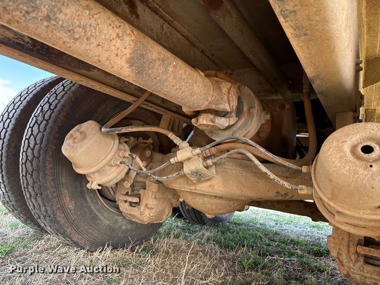 image for item DZ5197 1997 Mack RD690S water truck