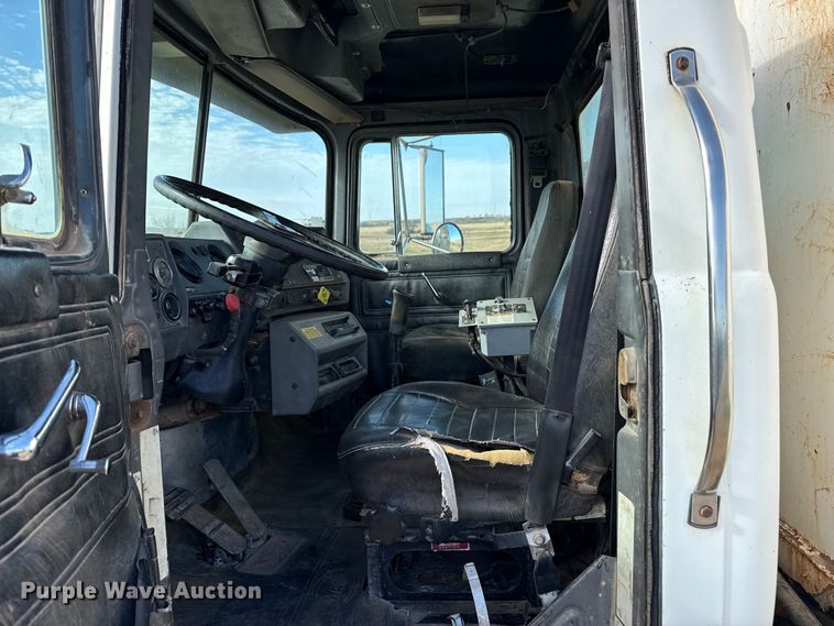 image for item DZ5197 1997 Mack RD690S water truck