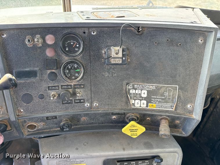 image for item DZ5197 1997 Mack RD690S water truck