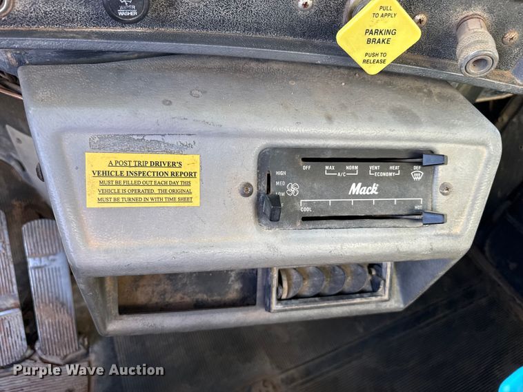 image for item DZ5197 1997 Mack RD690S water truck