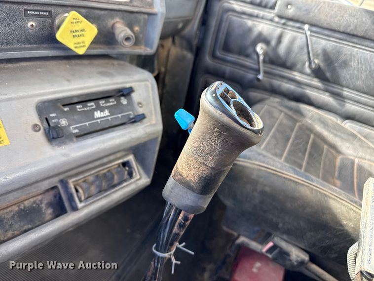 image for item DZ5197 1997 Mack RD690S water truck